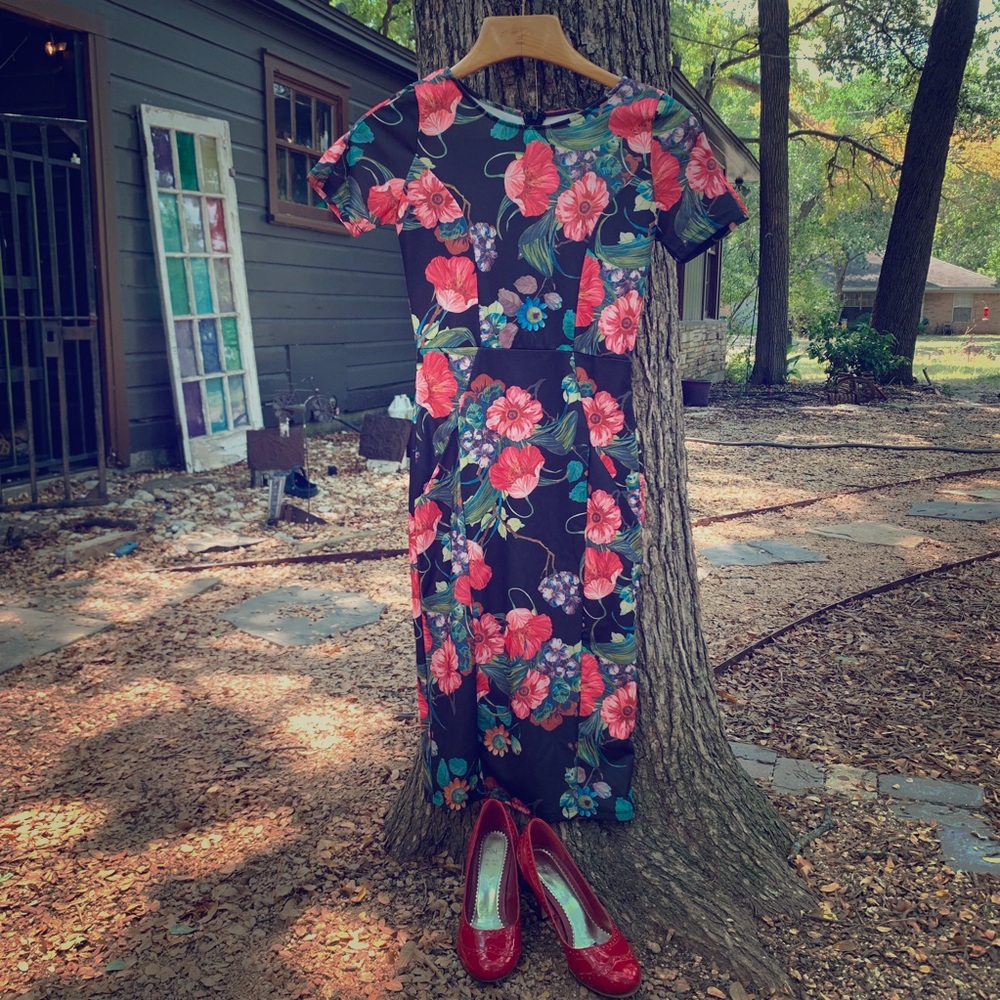 Unique Vintage back zip flowered dress